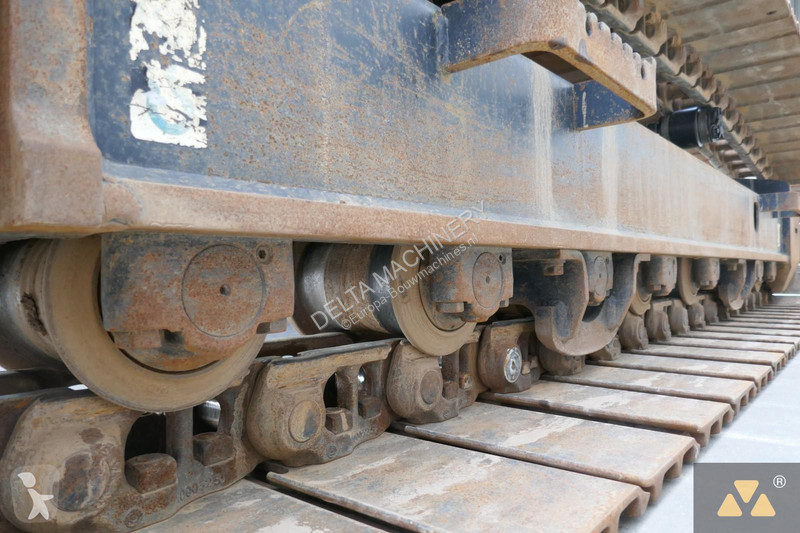 Escavadora Hitachi -7