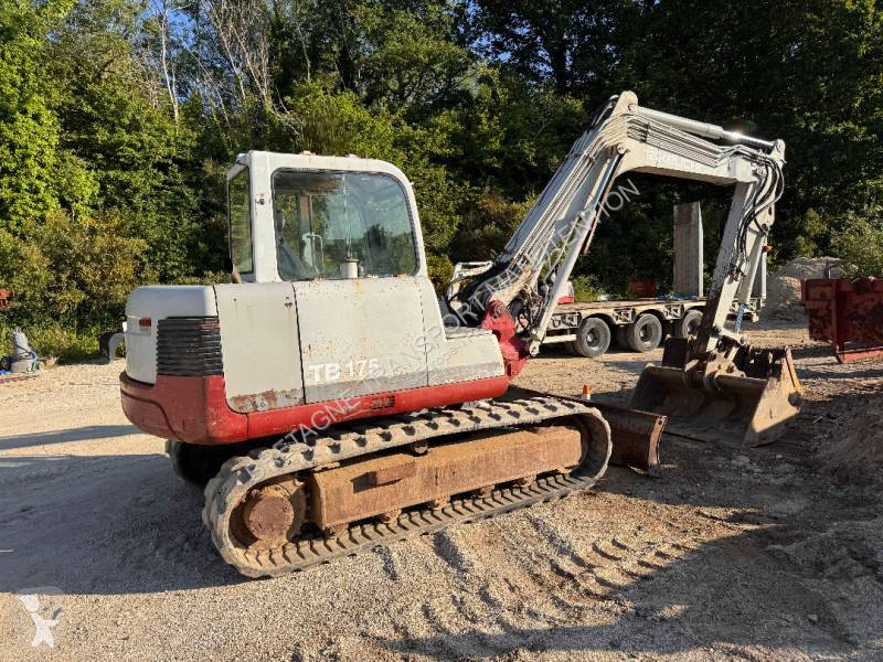 Escavadora Takeuchi