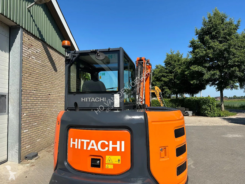 Escavadora Hitachi ZX65USB-5A CLR