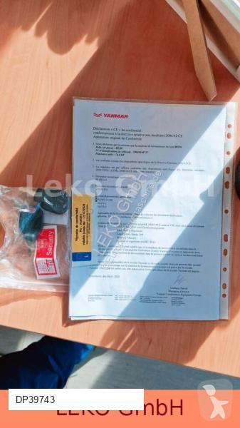 Escavatore Yanmar B 95W Mit Drei Löffeln und...