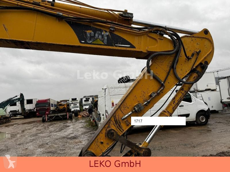 Escavatore Caterpillar 318B Mit Zwei Löffeln