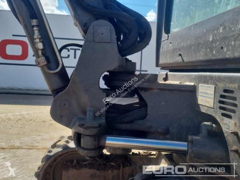 جرافة Volvo EC27D