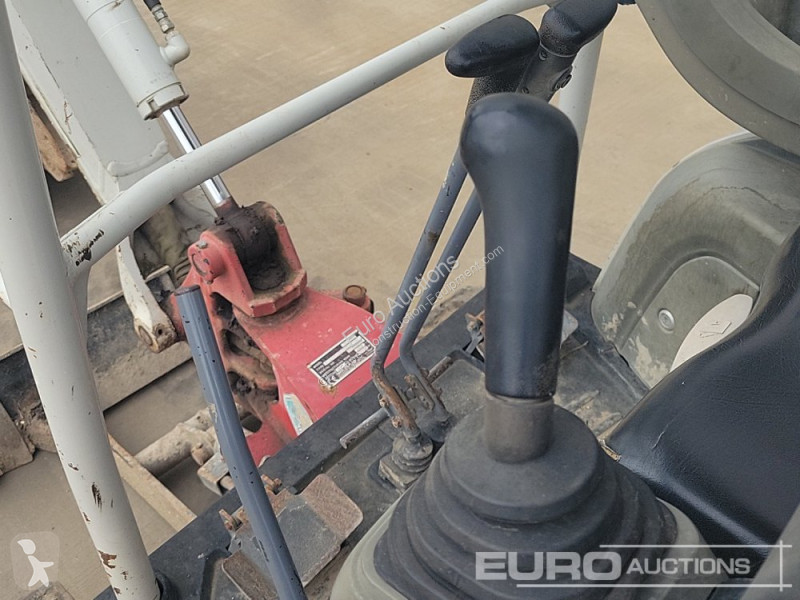 جرافة Takeuchi TB216