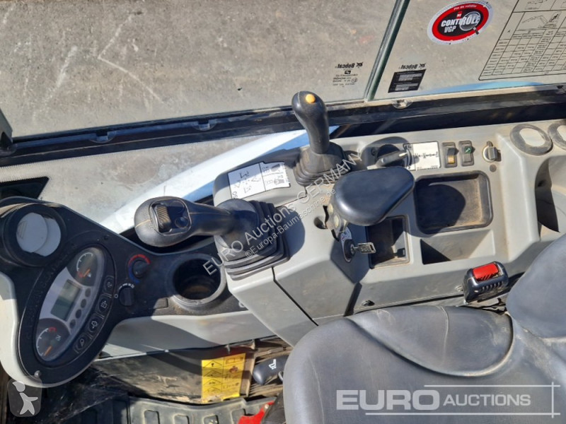 Escavadora Bobcat E27Z
