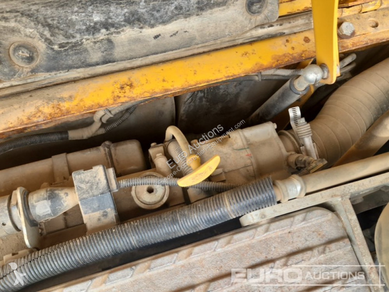 جرافة JCB JS131LC