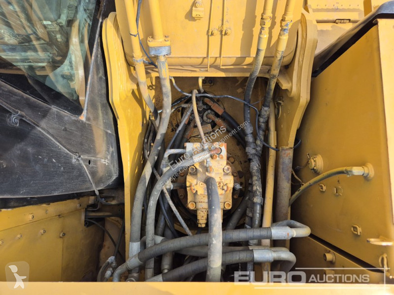 Excavator Caterpillar 3