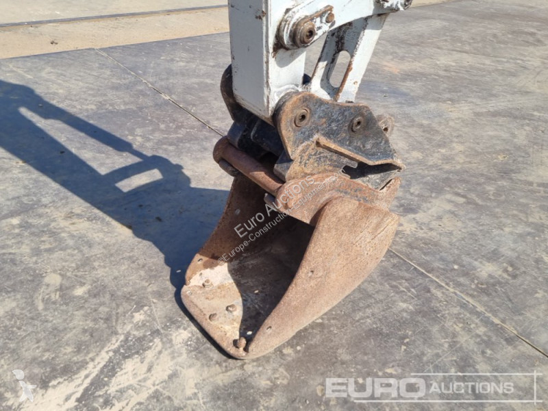 Escavadora Takeuchi 0