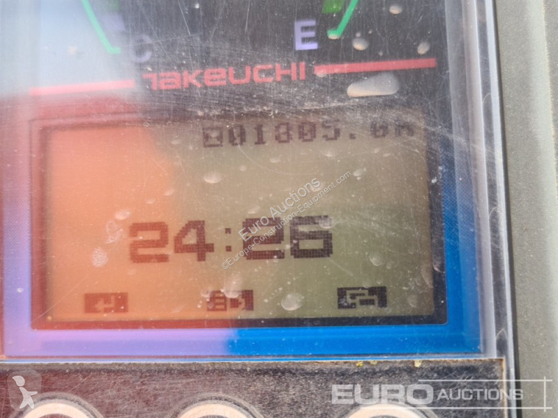 Escavadora Takeuchi TB216