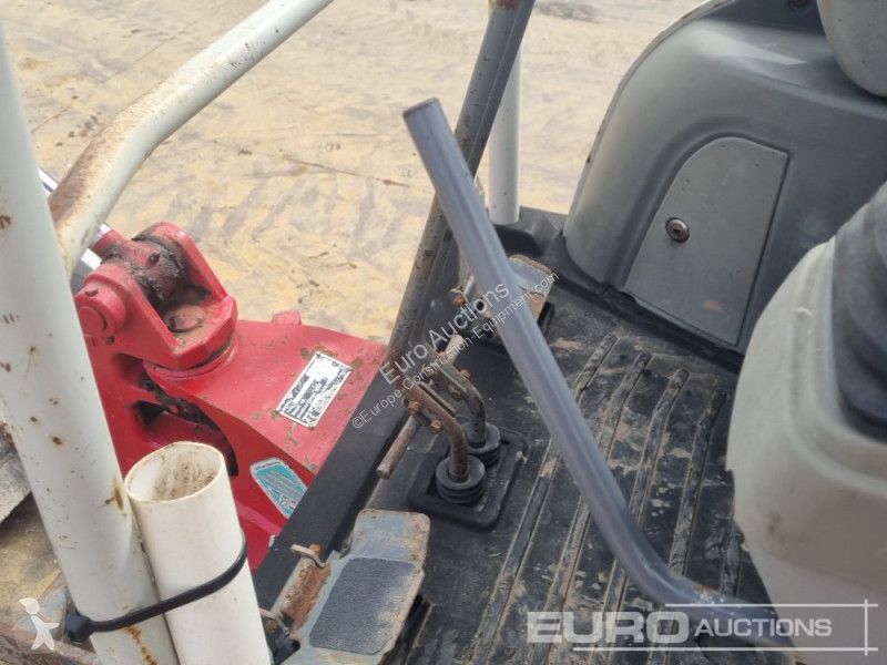 Escavadora Takeuchi TB216