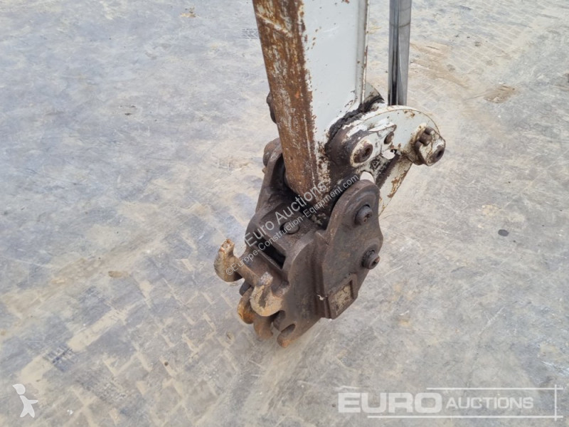 Escavadora Takeuchi TB216