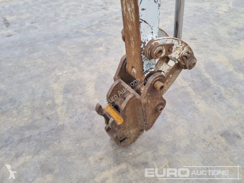Escavadora Takeuchi TB215