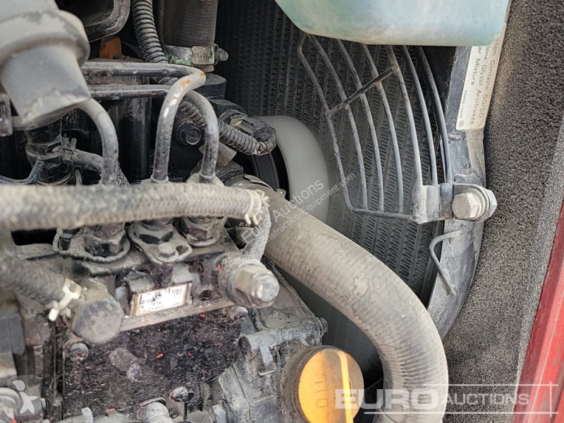 Escavadora Takeuchi TB216