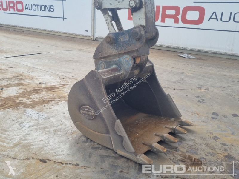 جرافة Takeuchi TB2150R