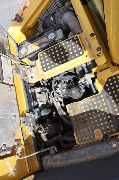 جرافة Komatsu PC138US-11