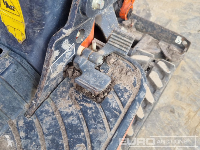 Lopatový nakládač Kubota K008-3