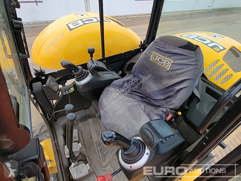 Lopatový nakládač JCB