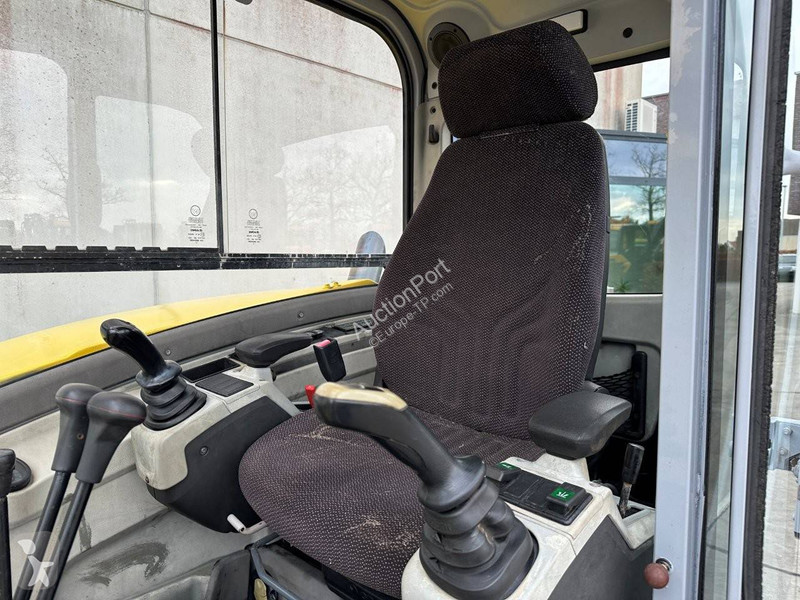 Skovel Neuson 6003