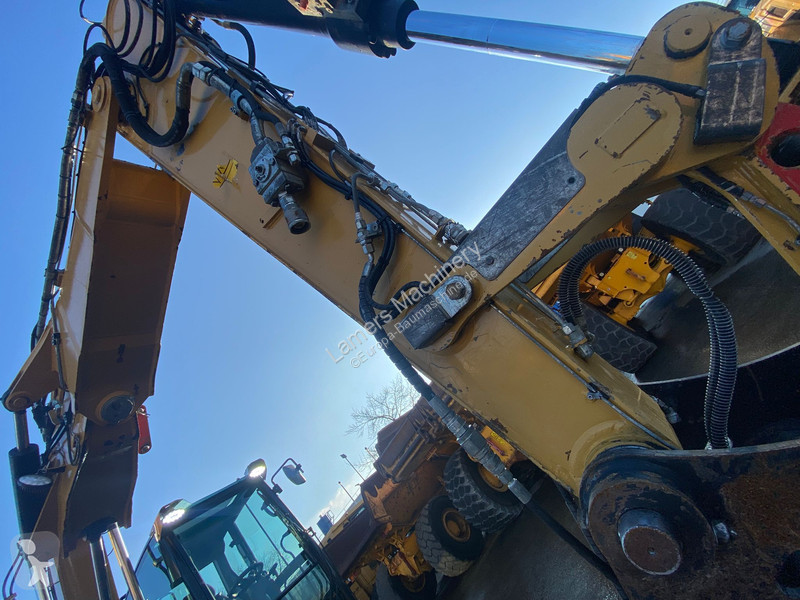 جرافة Caterpillar F