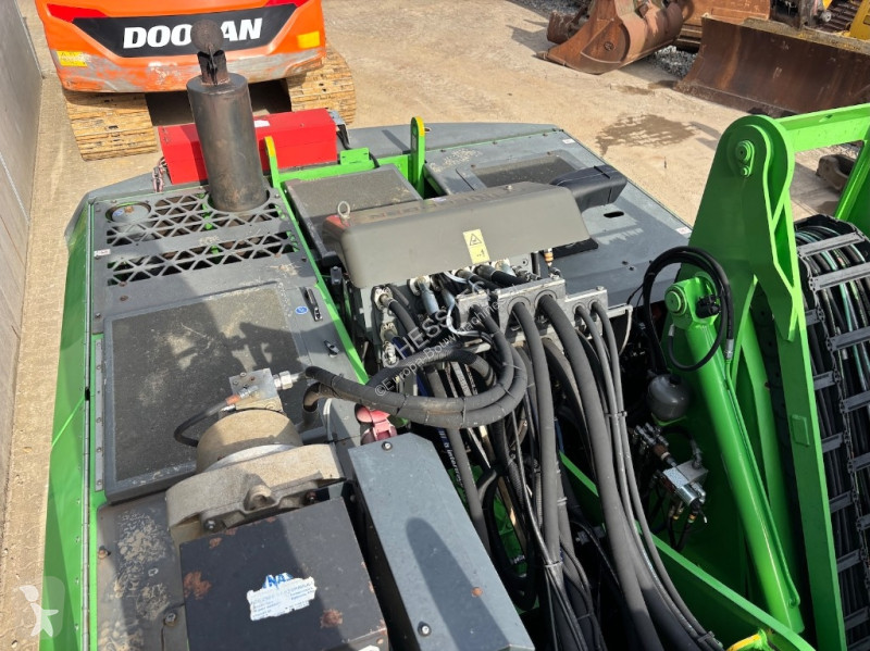 Escavatore Sennebogen 825