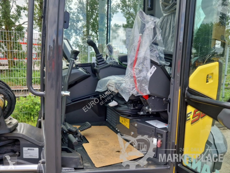 جرافة New Holland E58D