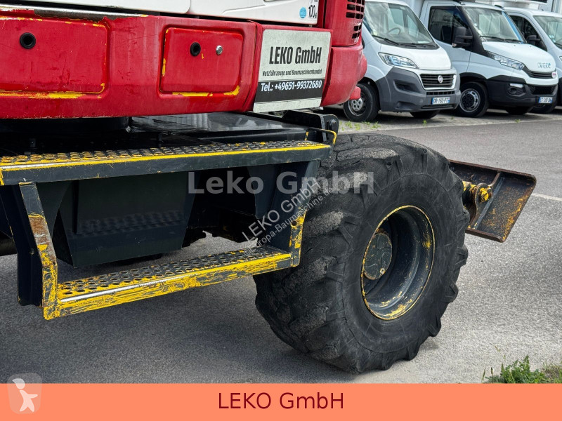 Rýpadlo Komatsu PW118MR-8 Mit Drei Löffeln