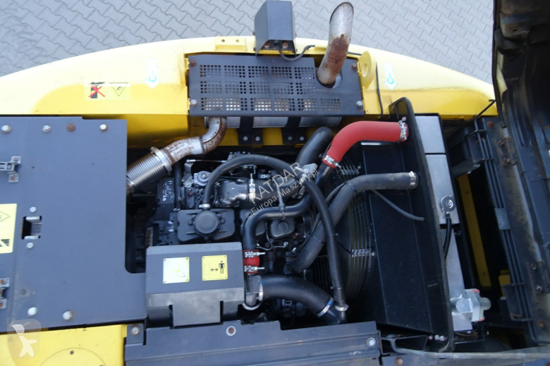 Lopatový nakládač New Holland WE150B Pro
