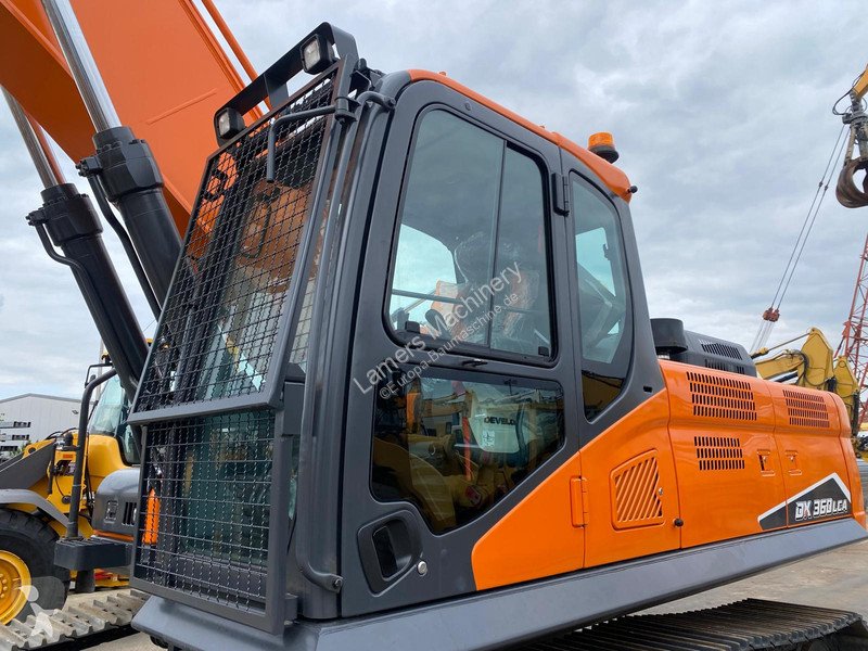 Lopatový nakládač Develon DX360LCA-7M .
