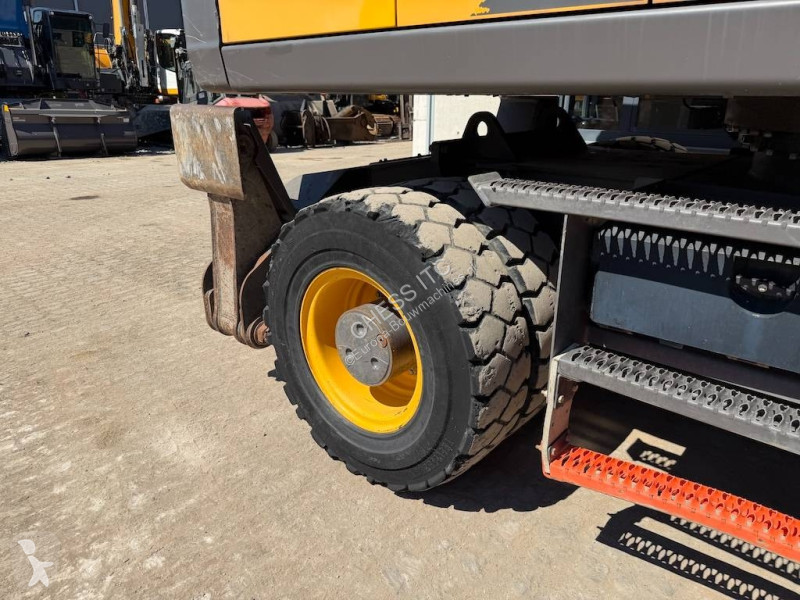 جرافة Volvo 220 E 220 - 180 -