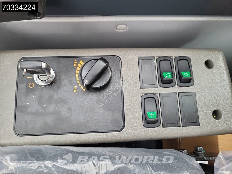 Lopatový nakládač Hyundai R210