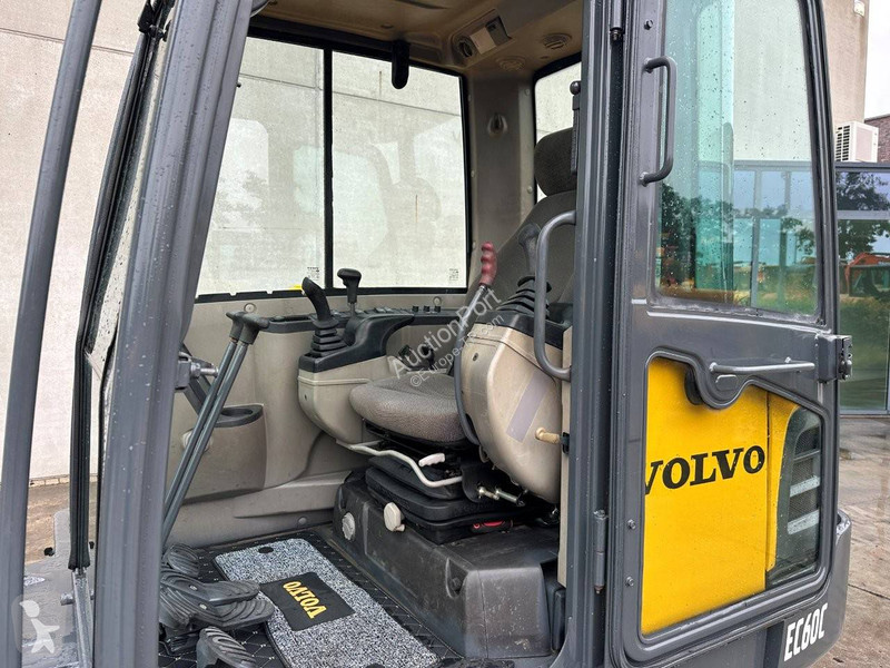 Excavadora Volvo EC60C