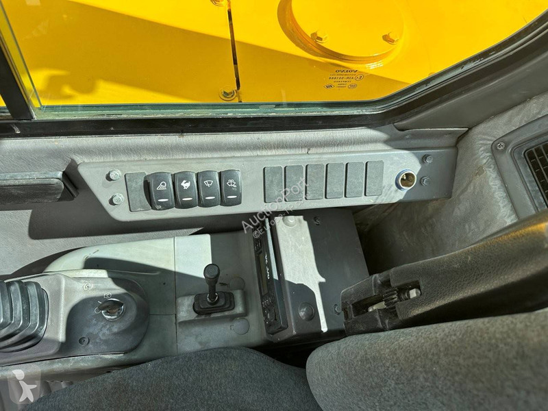 Экскаватор Volvo D