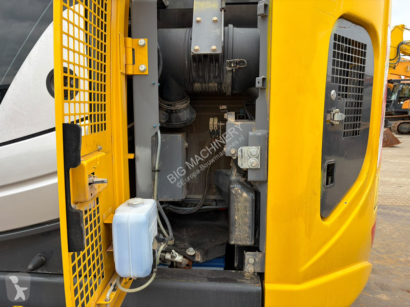 Багер Hitachi