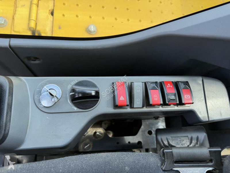 Escavadora Komatsu  PW118MR-11