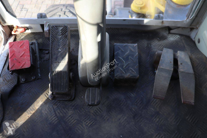 جرافة Neuson 6503
