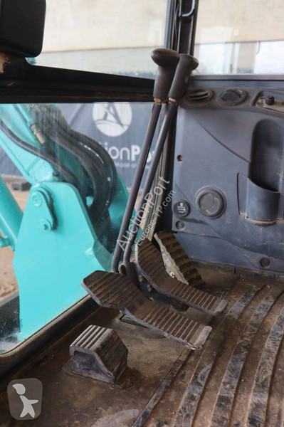 جرافة Kobelco 8