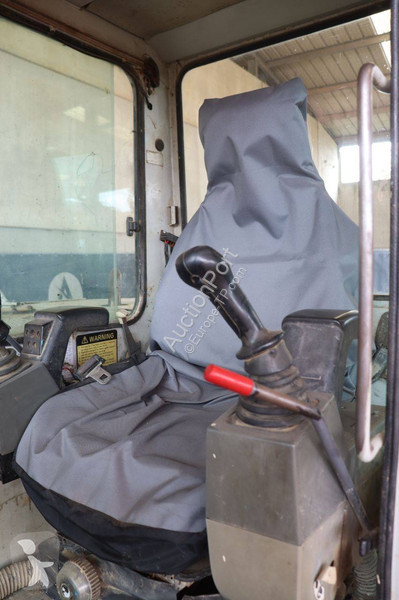 جرافة Takeuchi