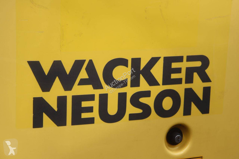 جرافة Neuson EZ26