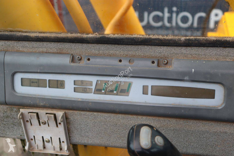 جرافة JCB