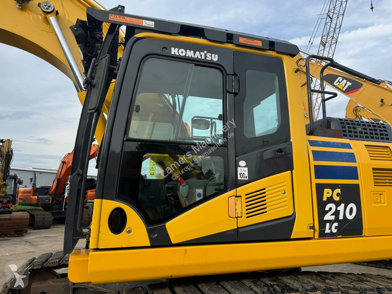 Escavadora Komatsu PC210 LC11