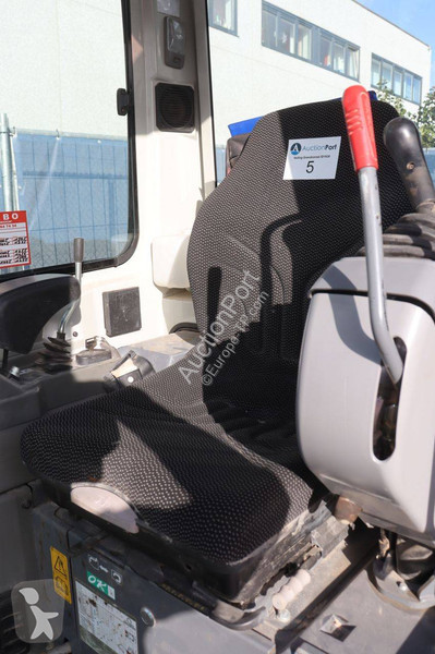 Rýpadlo Takeuchi TB216