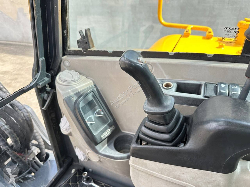 Pelle Volvo EC60C