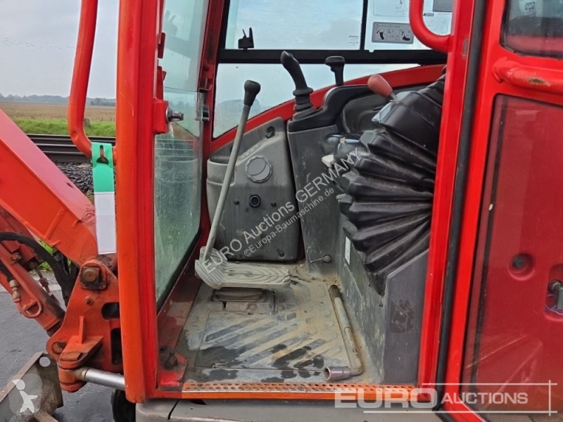 Багер Volvo ECR25D