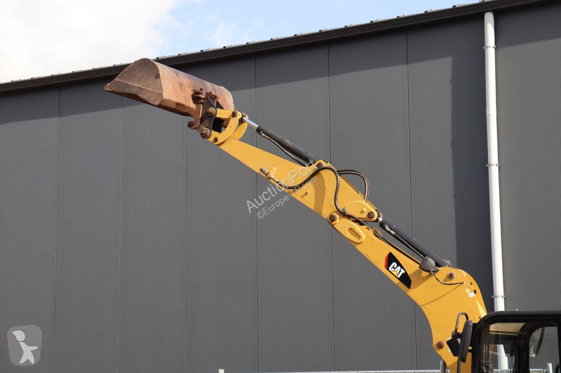 Багер Caterpillar