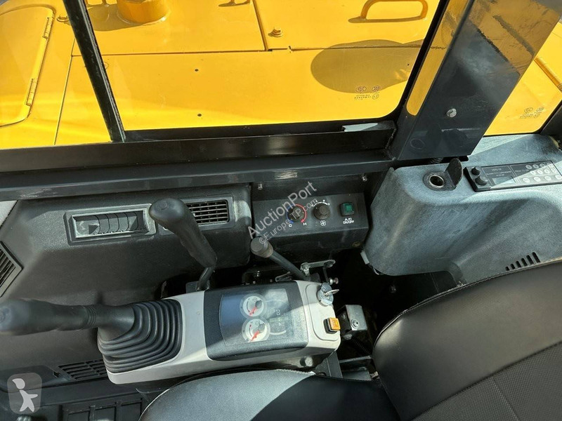 Escavadora Komatsu 7