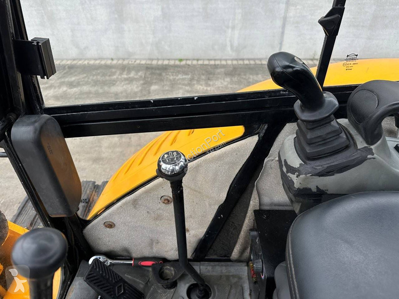 Escavadora JCB 8056