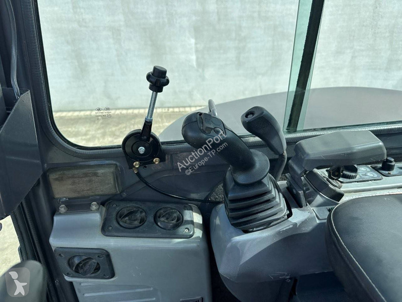 Escavadora Kubota SZ