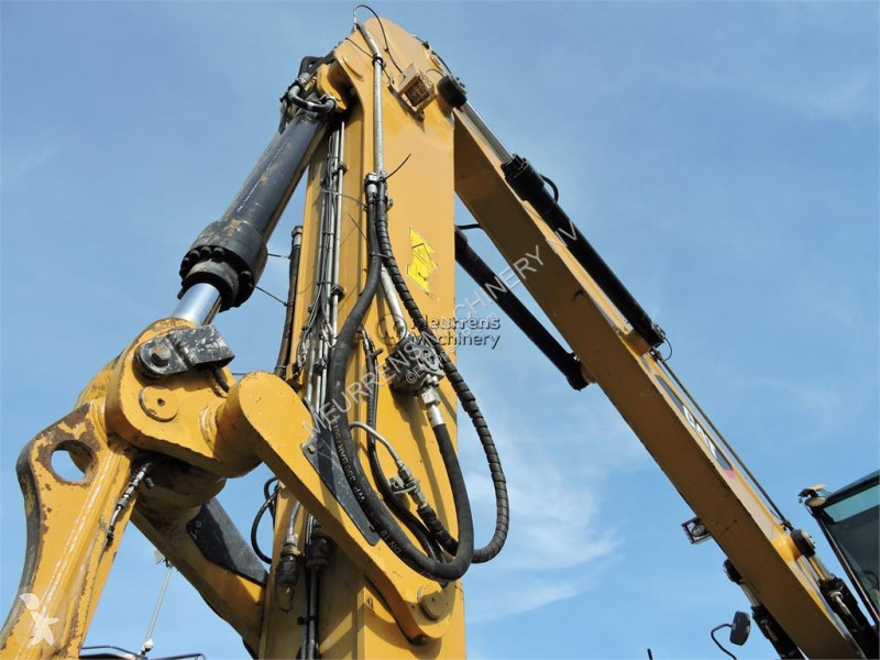 Lopatový nakládač Caterpillar MH3024