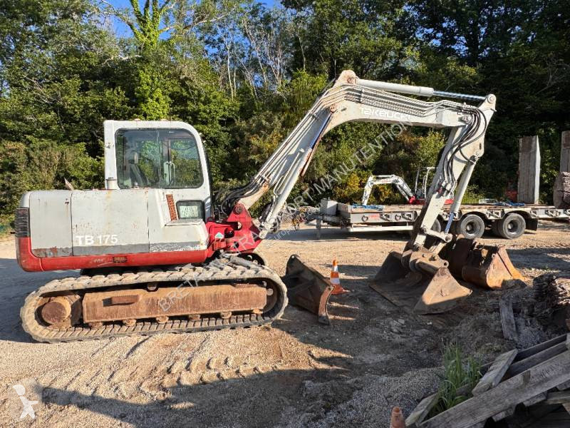 Escavadora Takeuchi
