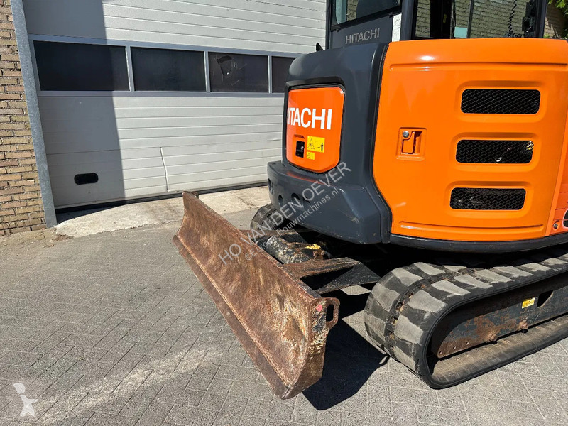 Escavadora Hitachi ZX65USB-5A CLR