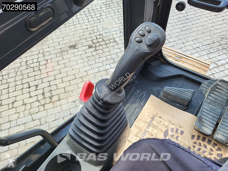 Excavator Komatsu PC240 LC-10